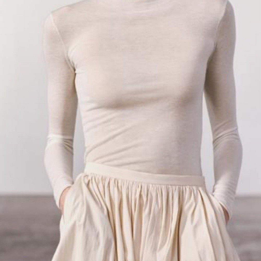 ZARA - BASIC FINE KNIT AND SILK WOOL TOP in cream/white